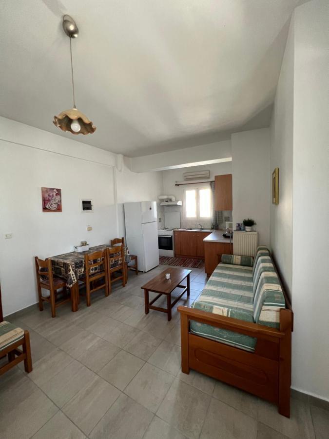 Athina Rooms Karvounades エクステリア 写真