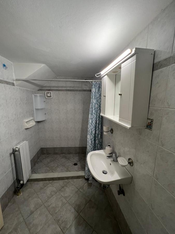 Athina Rooms Karvounades エクステリア 写真