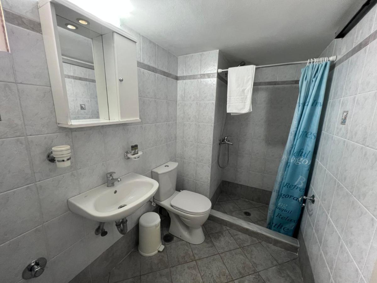 Athina Rooms Karvounades エクステリア 写真