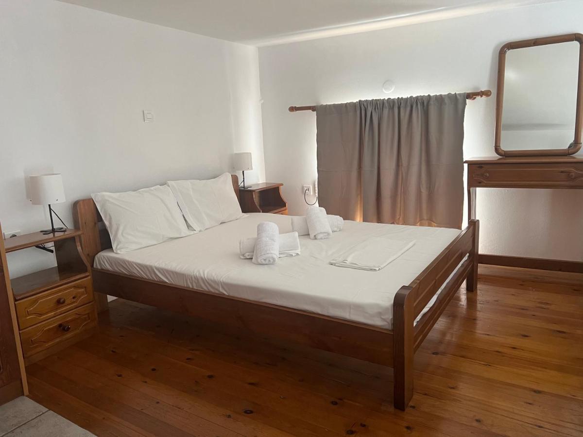 Athina Rooms Karvounades エクステリア 写真
